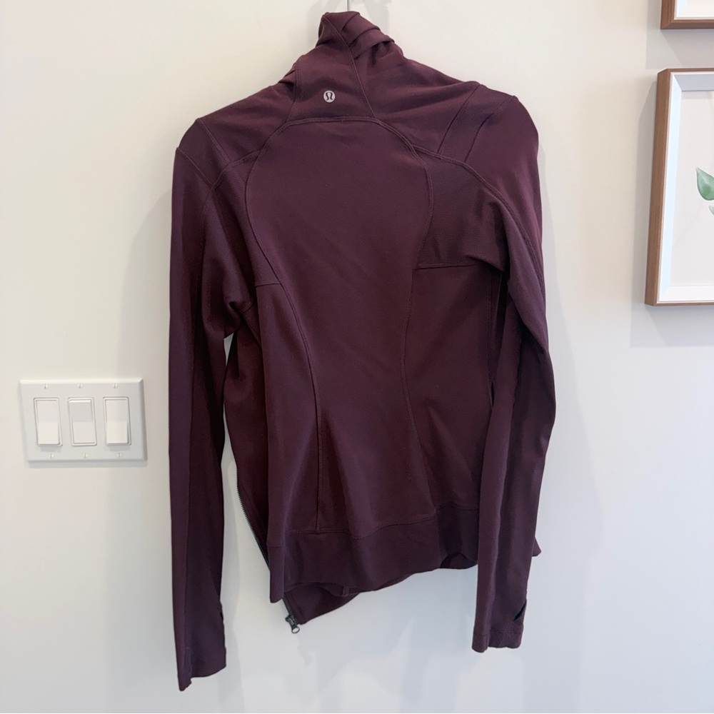 Lululemon Athletica Jacket in Rich Burgundy - Picture 5 of 5